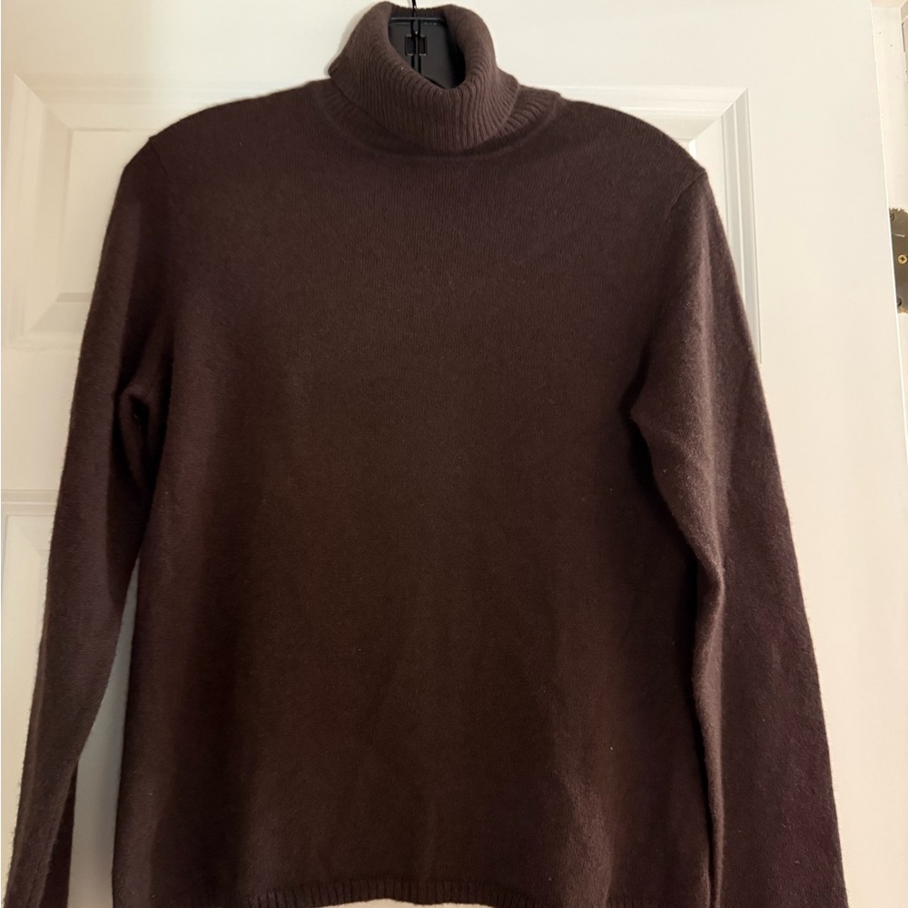 Cozy Brown Turtleneck Sweater - 100% cashmere